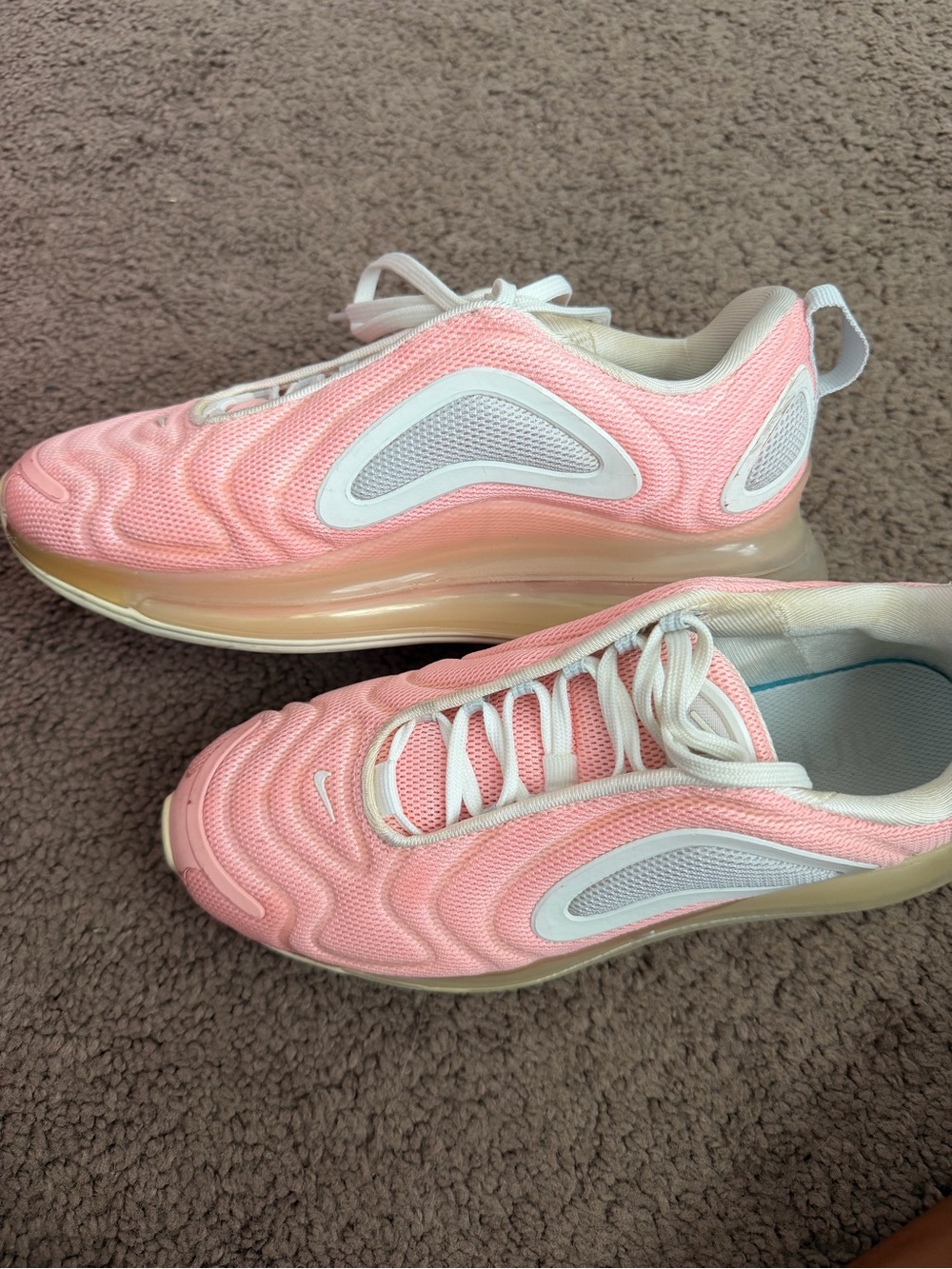Woman’s Nike Sneakers Air Max 720 Bleached Coral Size 7.5